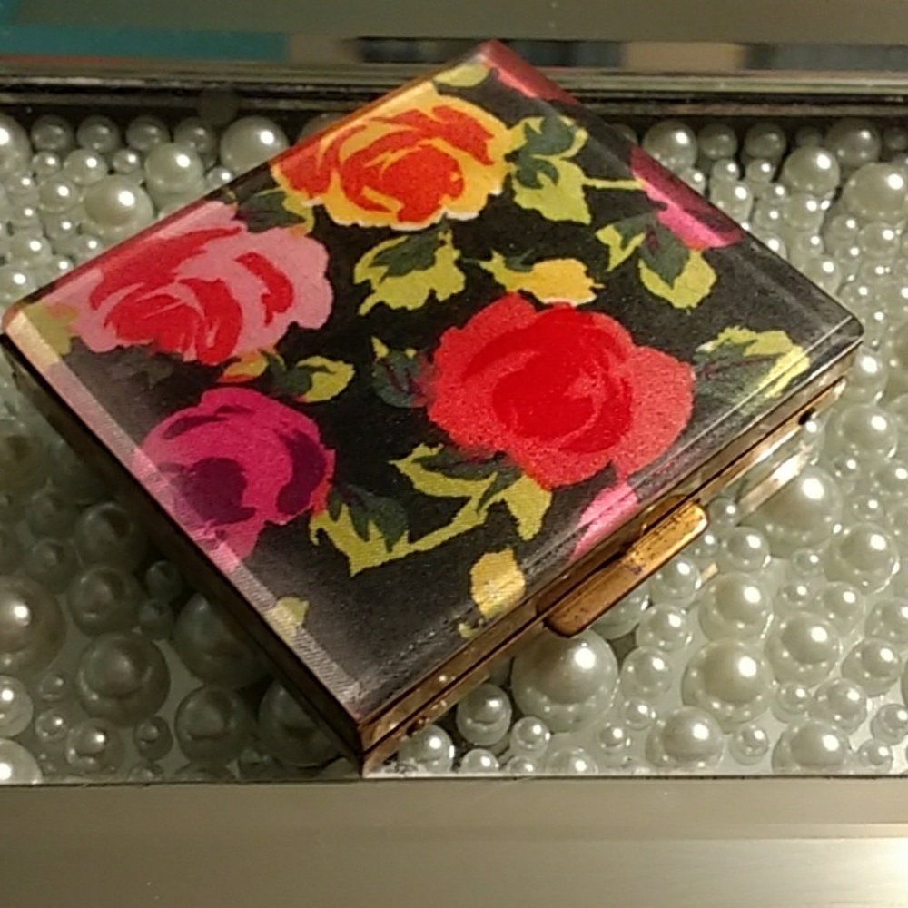 VINTAGE ROSES SF COMPANY 5TH AVENUE COMPACT